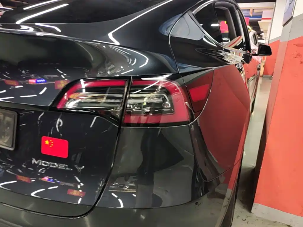 Tesla Model Y — фото 8