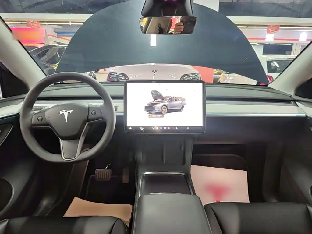 Tesla Model Y — фото 10
