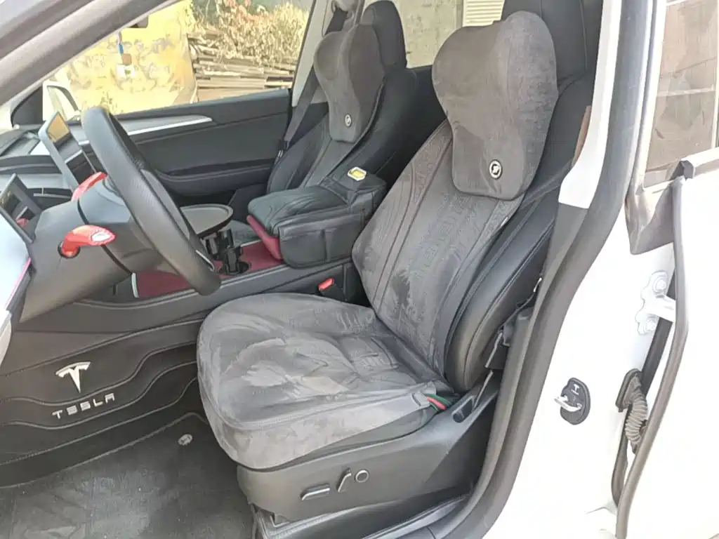 Tesla Model Y — фото 15