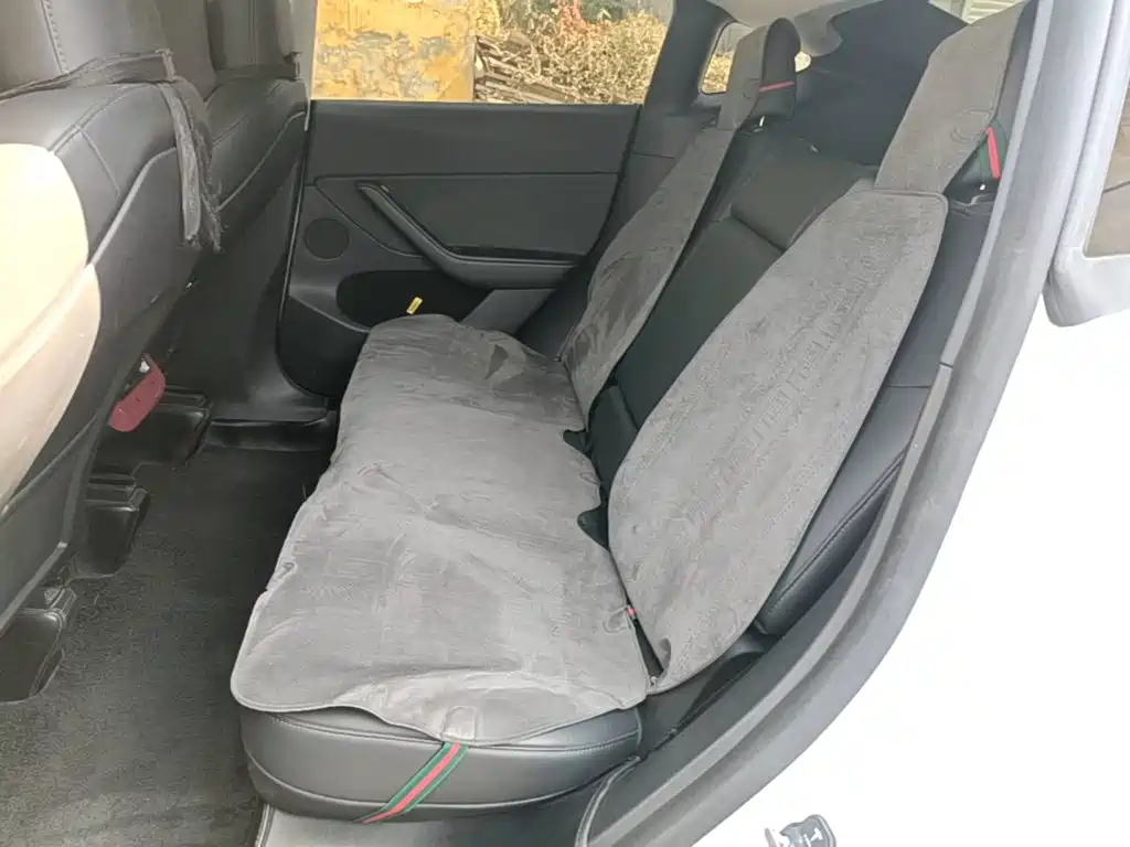 Tesla Model Y — фото 17