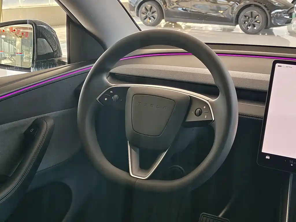 Tesla Model Y — фото 16