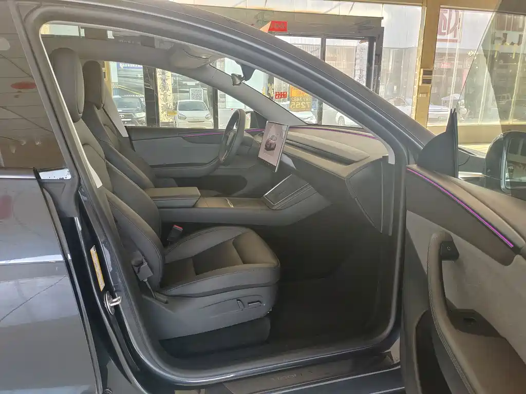 Tesla Model Y — фото 24