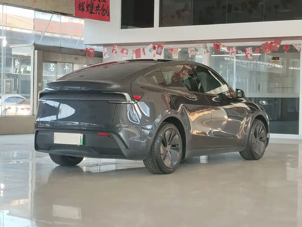Tesla Model Y — фото 4