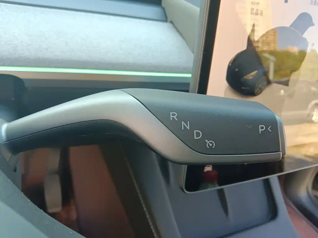 Tesla Model Y — фото 15