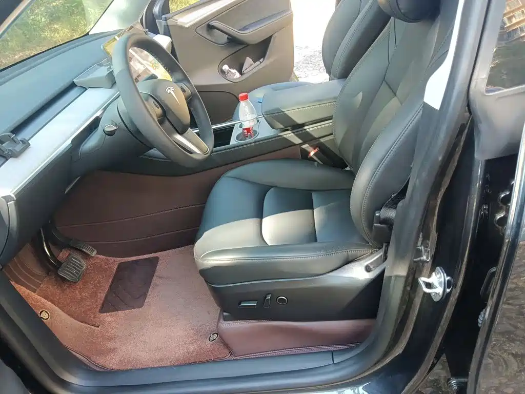 Tesla Model Y — фото 16