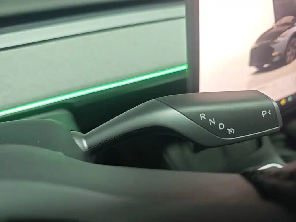 Tesla Model Y — фото 14