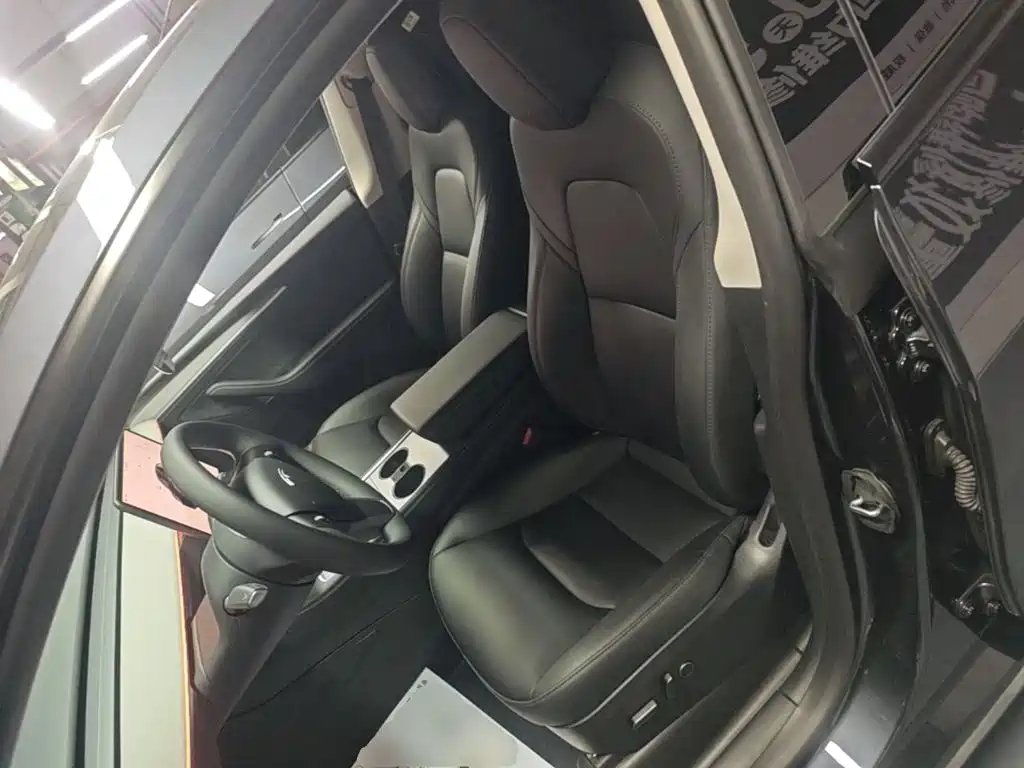 Tesla Model Y — фото 15