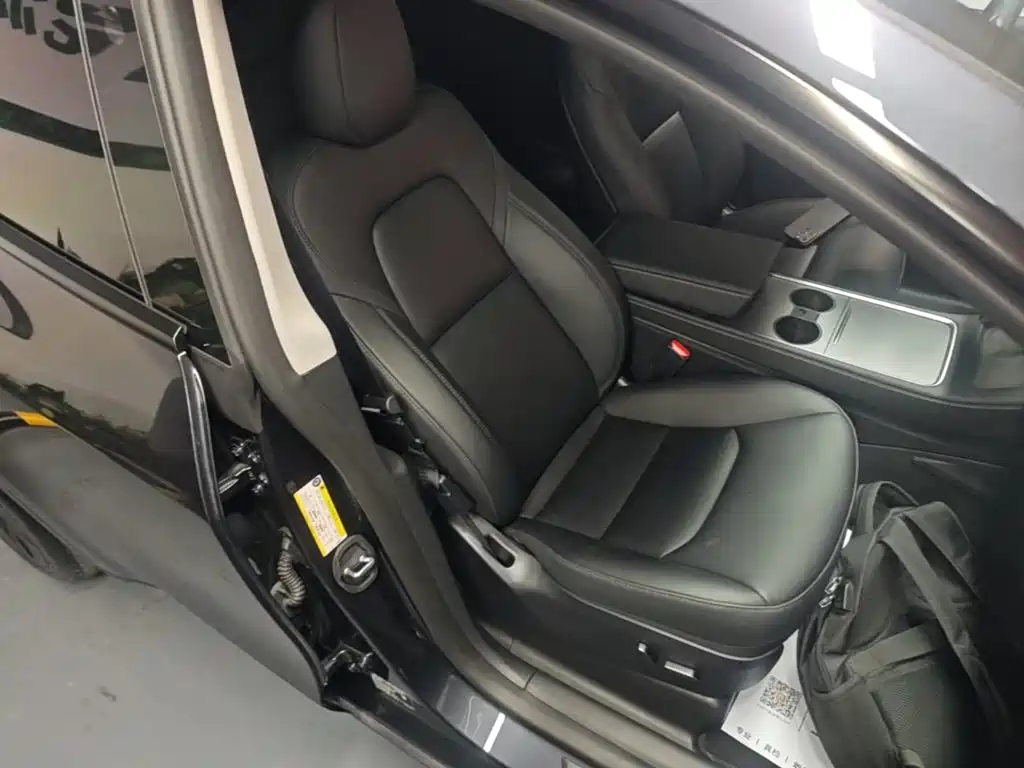 Tesla Model Y — фото 25