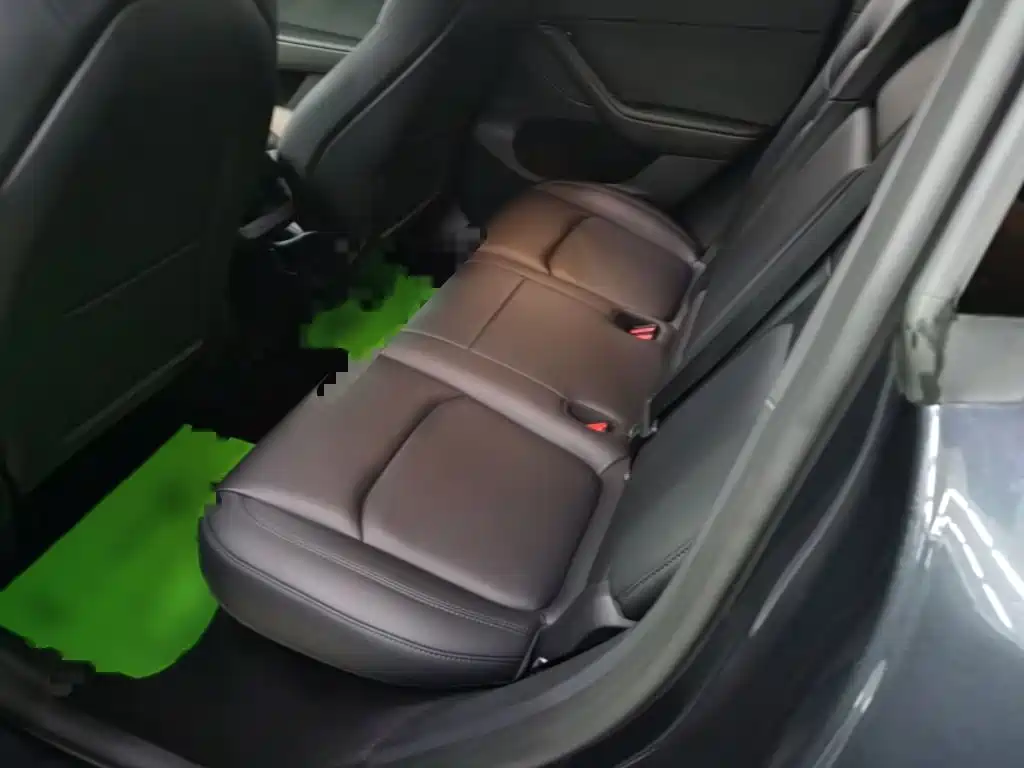 Tesla Model Y — фото 13