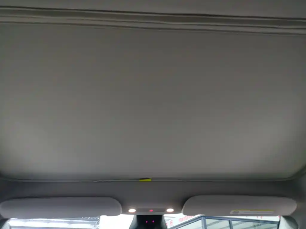 Tesla Model Y — фото 15