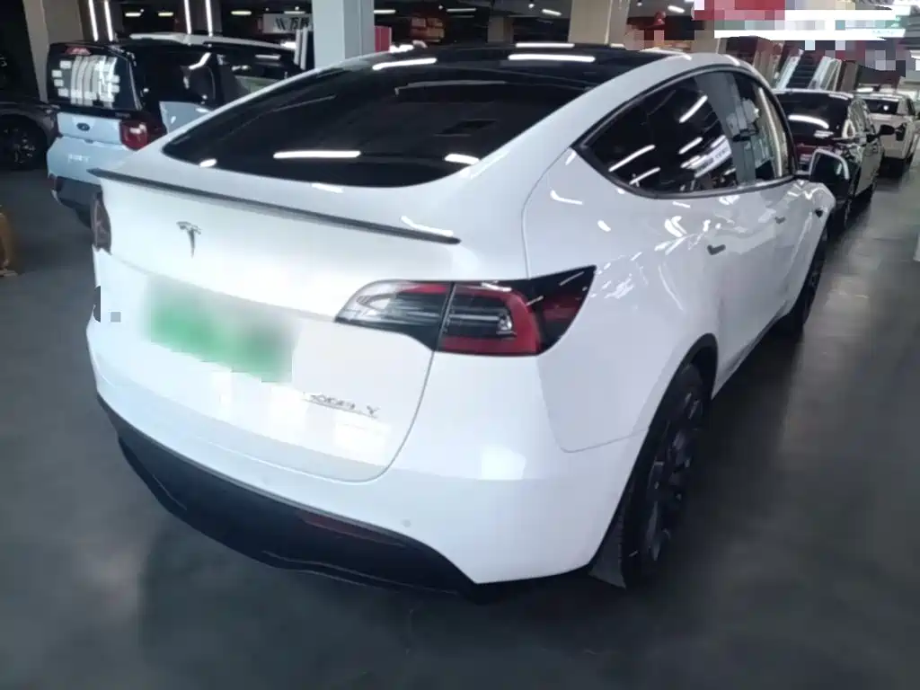 Tesla Model Y — фото 7