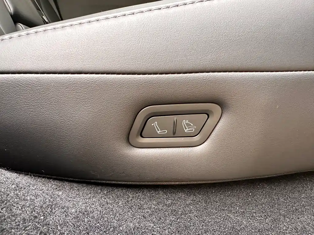 Tesla Model Y — фото 17