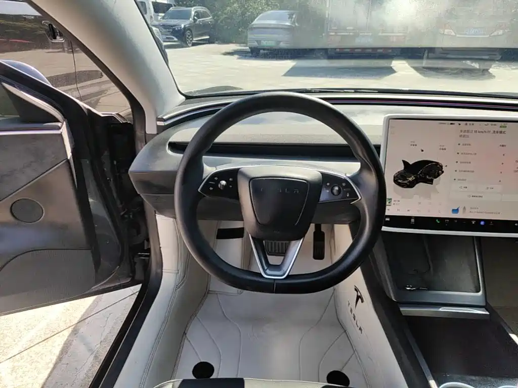 Tesla Model 3 — фото 11