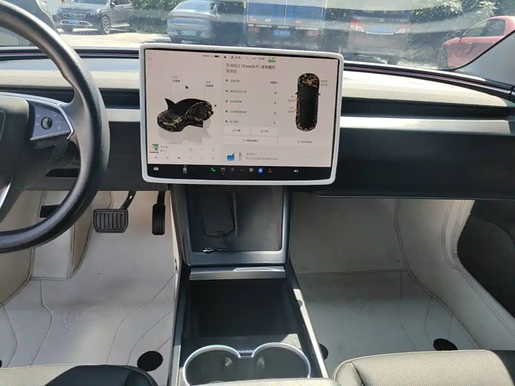 Tesla Model 3 — фото 13