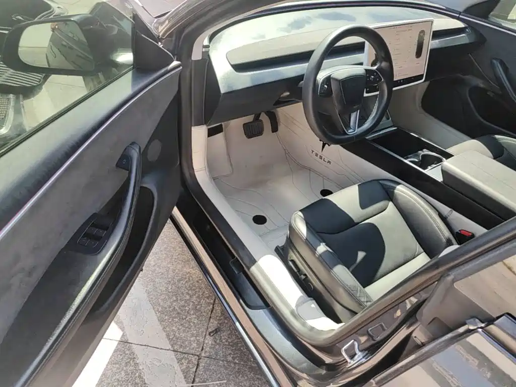 Tesla Model 3 — фото 16