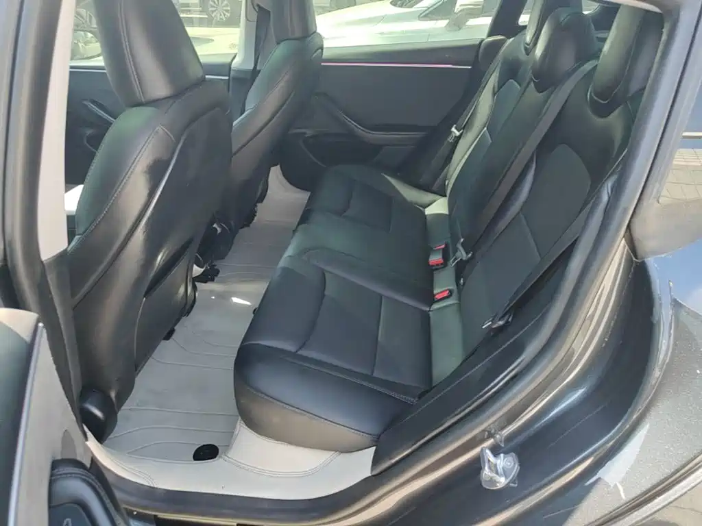 Tesla Model 3 — фото 17