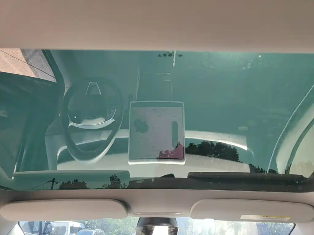 Tesla Model 3 — фото 18