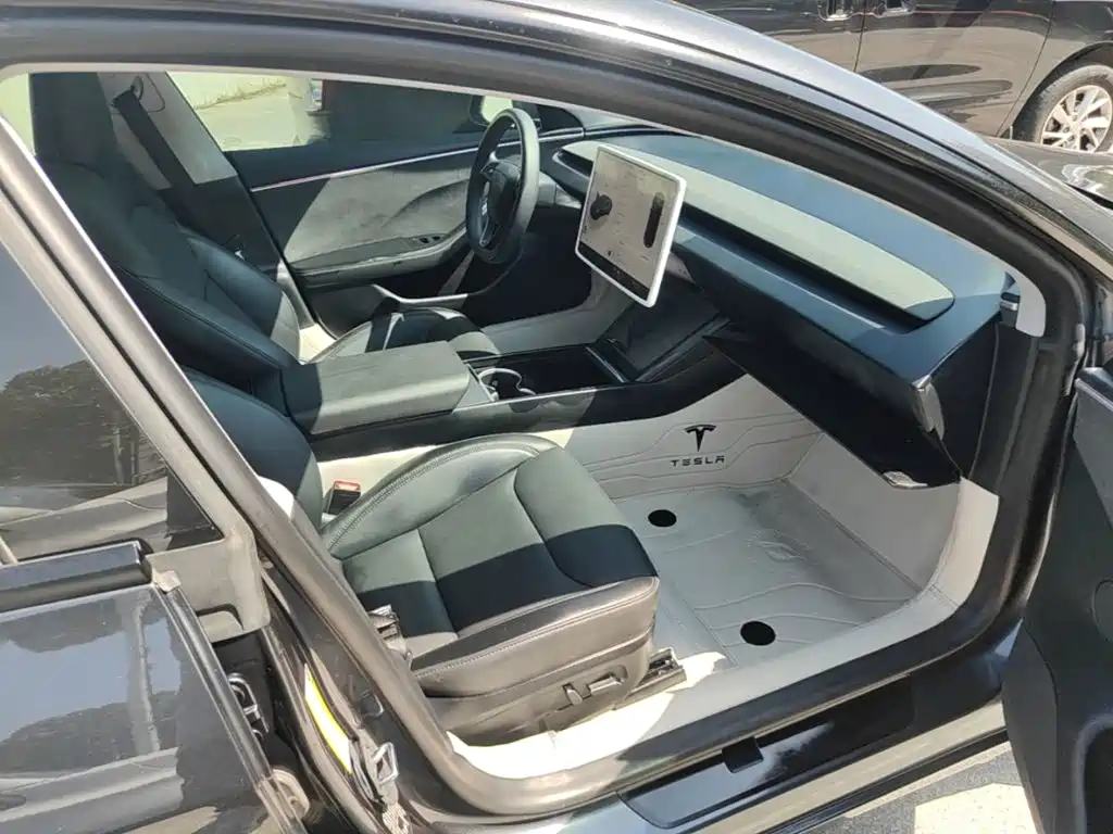 Tesla Model 3 — фото 25