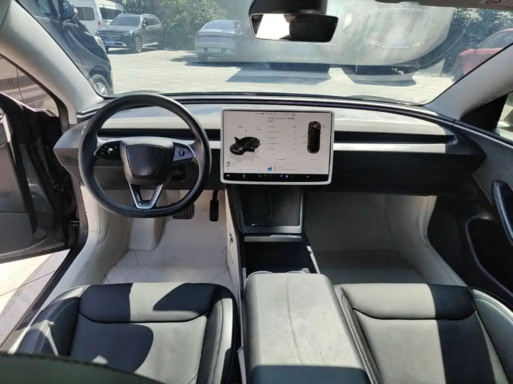 Tesla Model 3 — фото 10