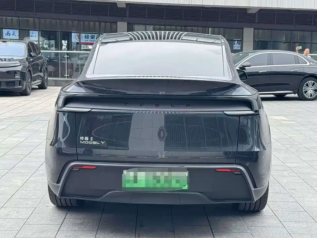Tesla Model Y — фото 7