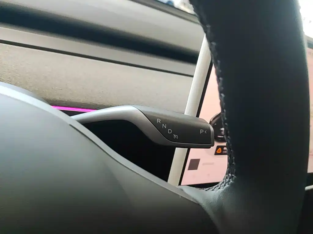 Tesla Model Y — фото 14