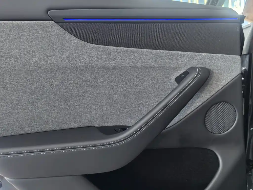 Tesla Model Y — фото 13