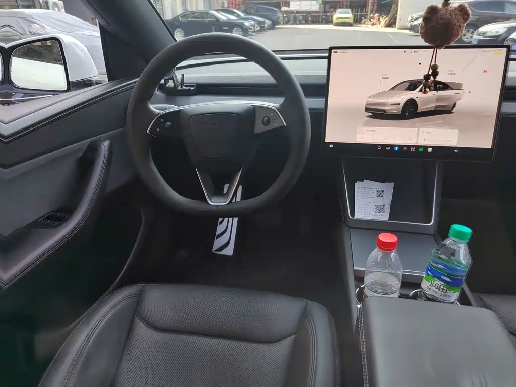 Tesla Model Y — фото 11