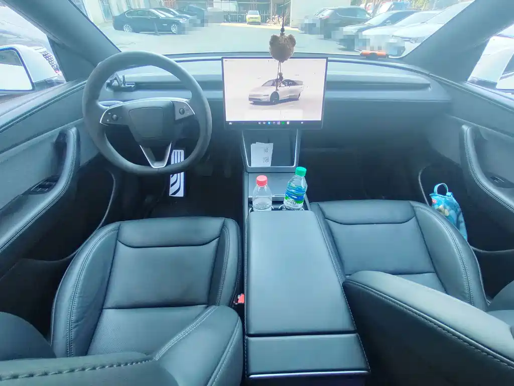 Tesla Model Y — фото 13