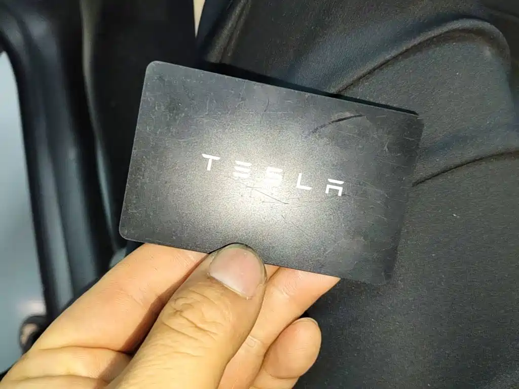 Tesla Model Y — фото 17