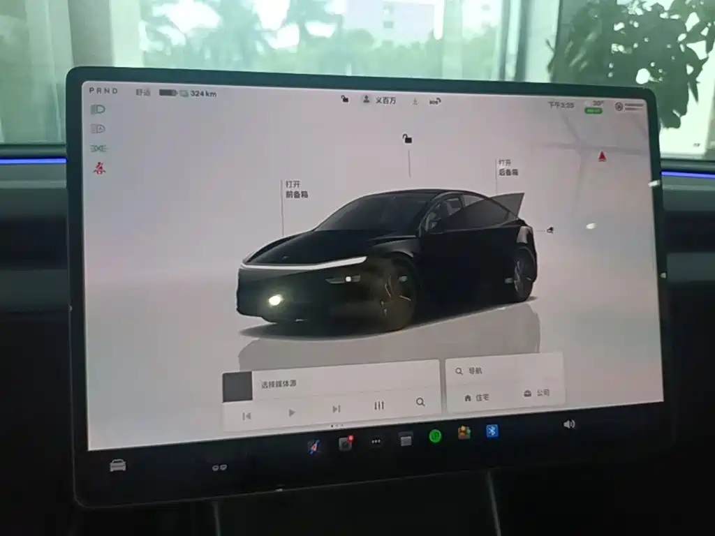 Tesla Model Y — фото 13