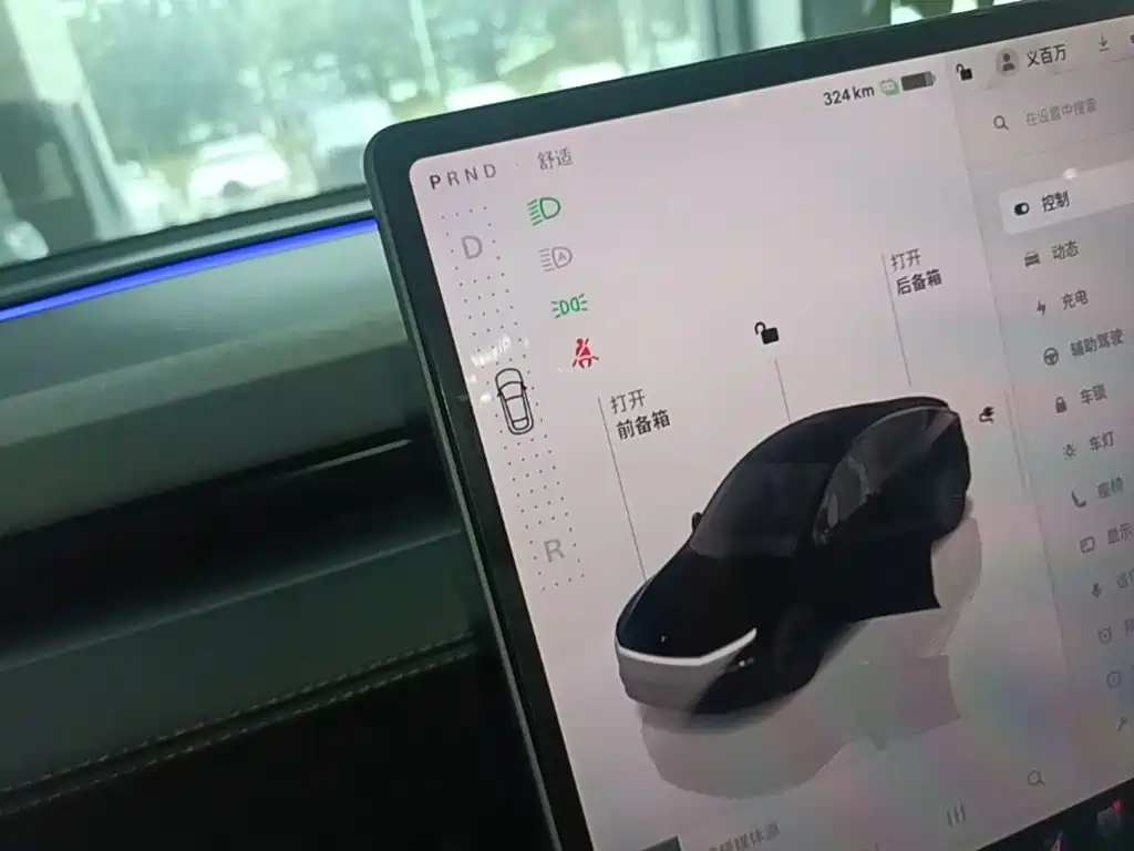 Tesla Model Y — фото 14