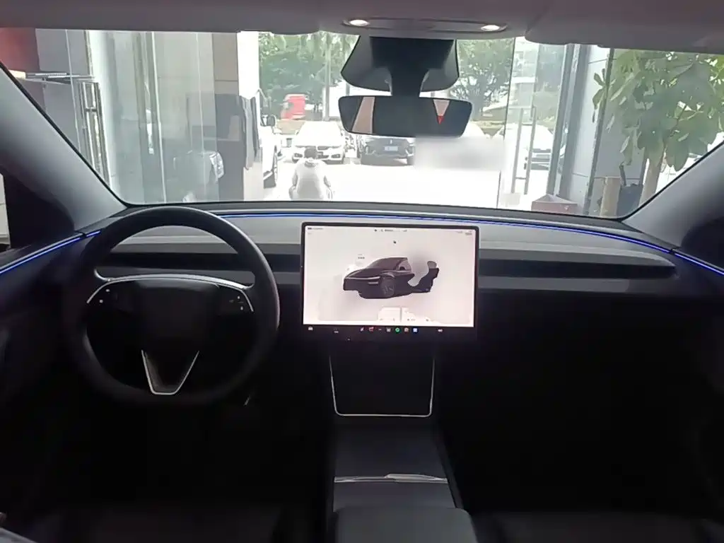 Tesla Model Y — фото 10