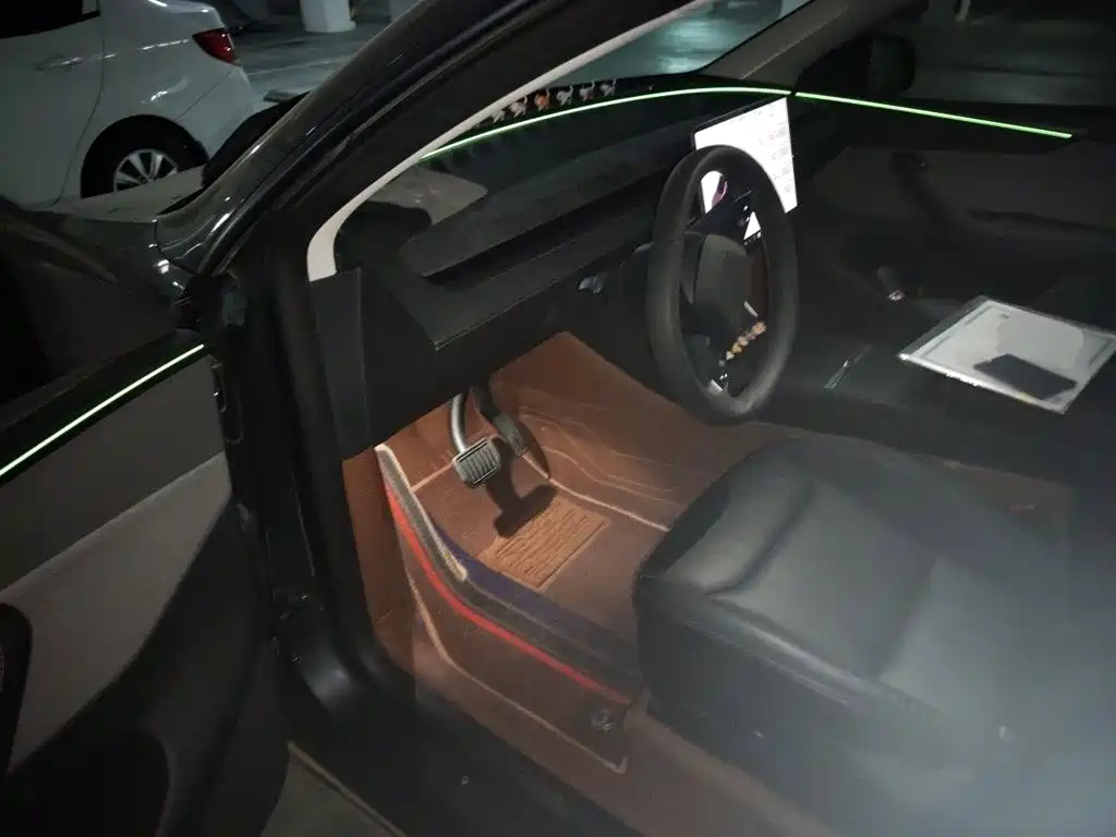 Tesla Model Y — фото 14