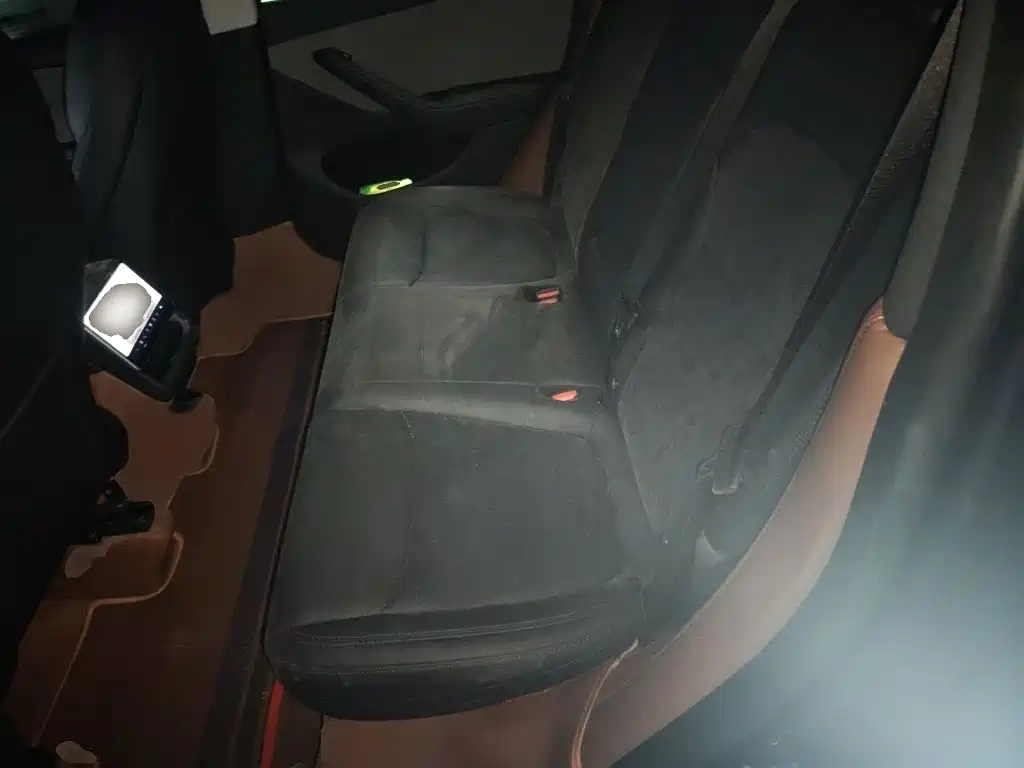 Tesla Model Y — фото 15
