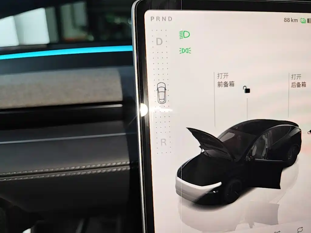 Tesla Model Y — фото 14
