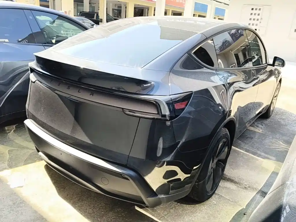 Tesla Model Y — фото 7