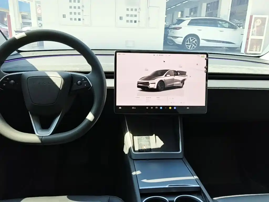 Tesla Model Y — фото 10