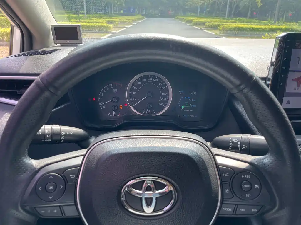 Toyota Corolla — фото 16