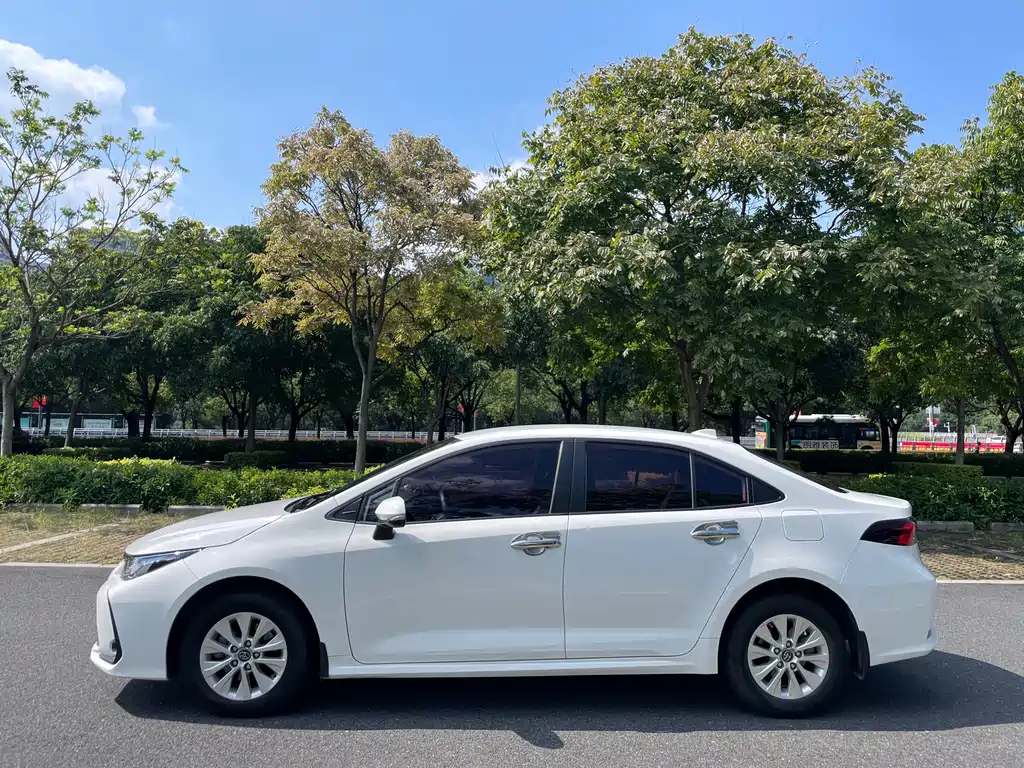 Toyota Corolla — фото 10