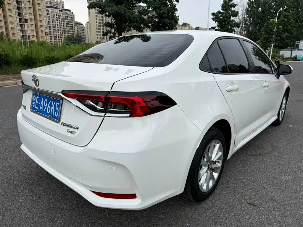 Toyota Corolla — фото 10