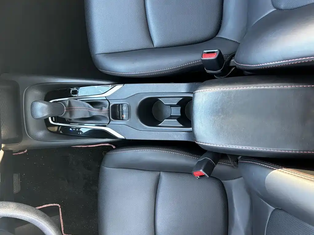 Toyota Corolla — фото 19