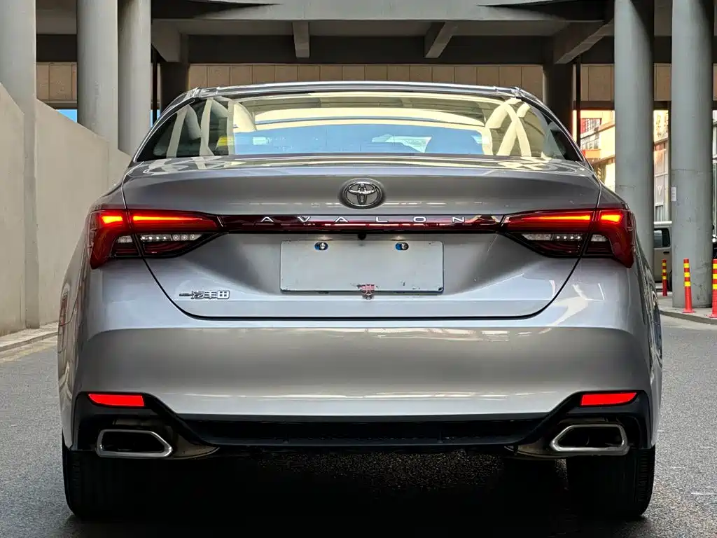 Toyota Avalon — фото 4