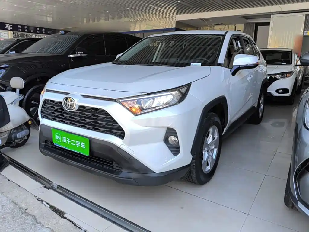 Toyota RAV4 — фото 2