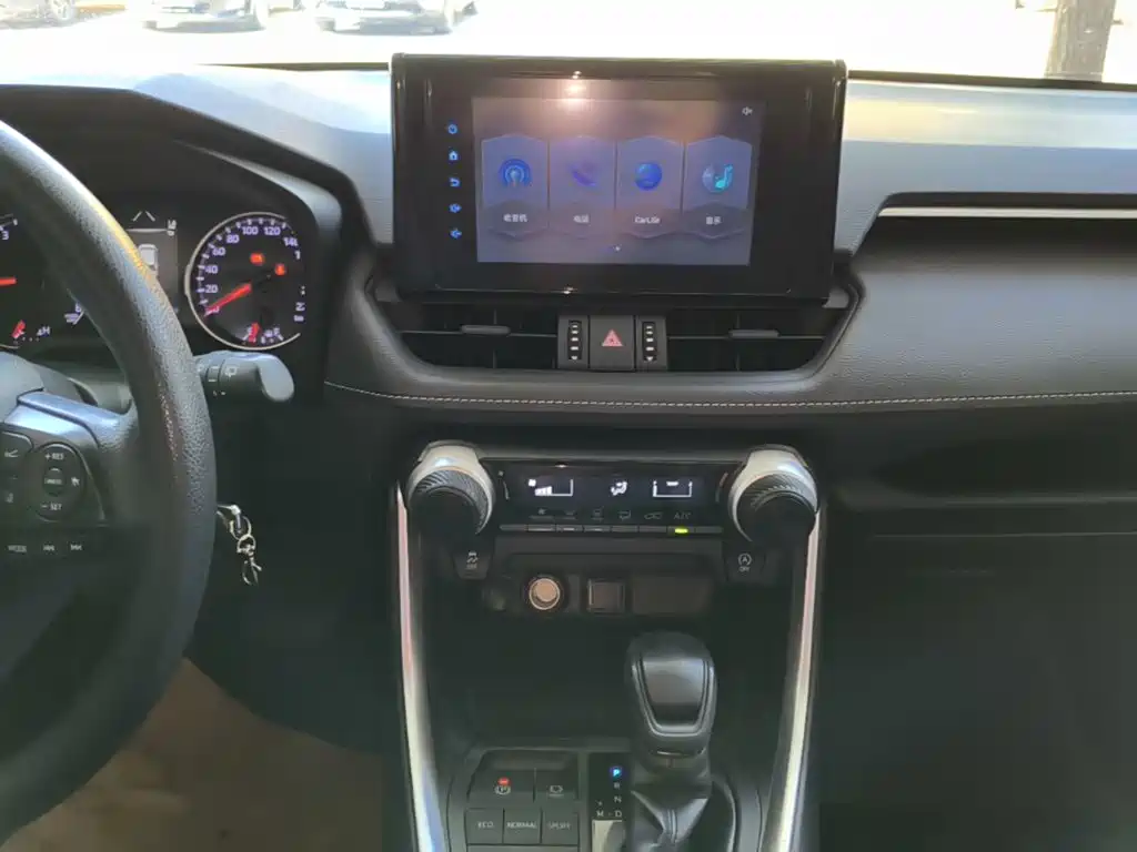 Toyota RAV4 — фото 13