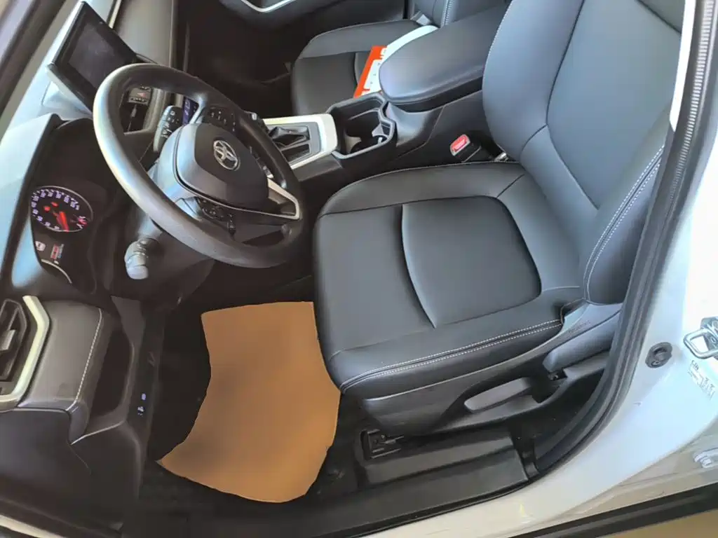 Toyota RAV4 — фото 15