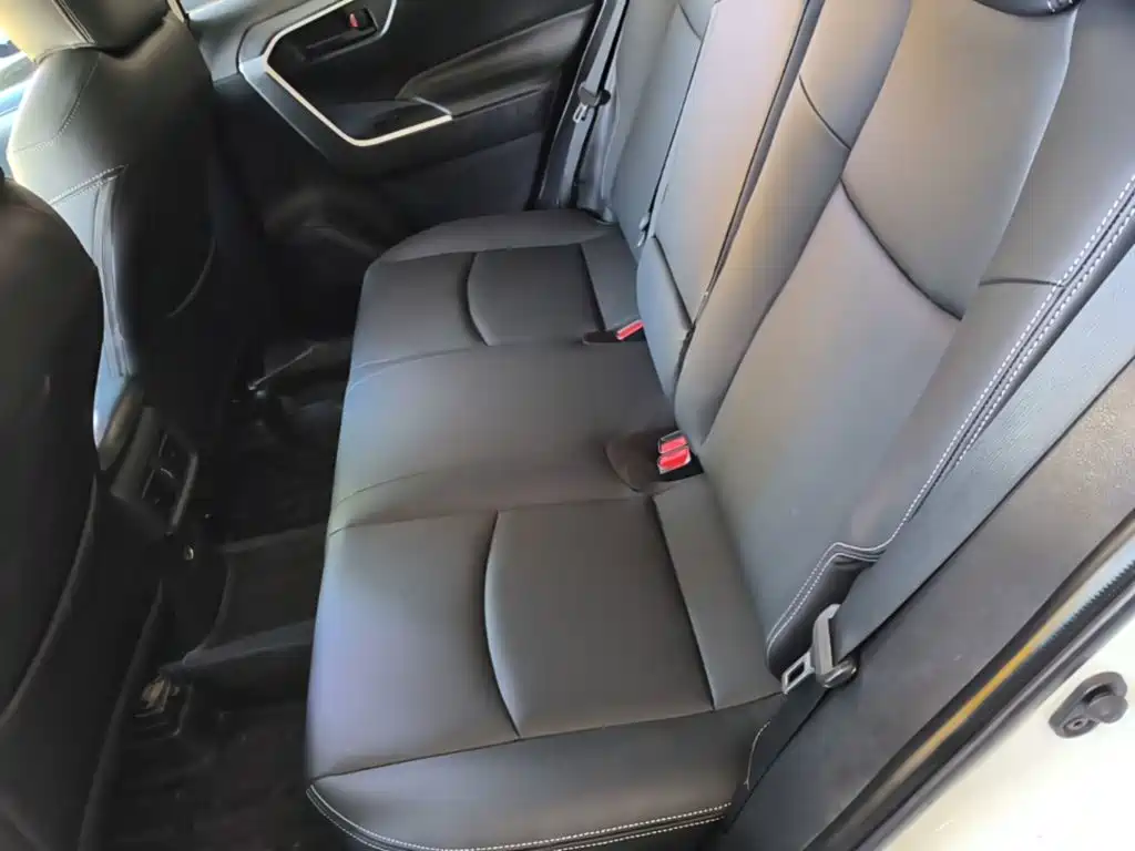 Toyota RAV4 — фото 17
