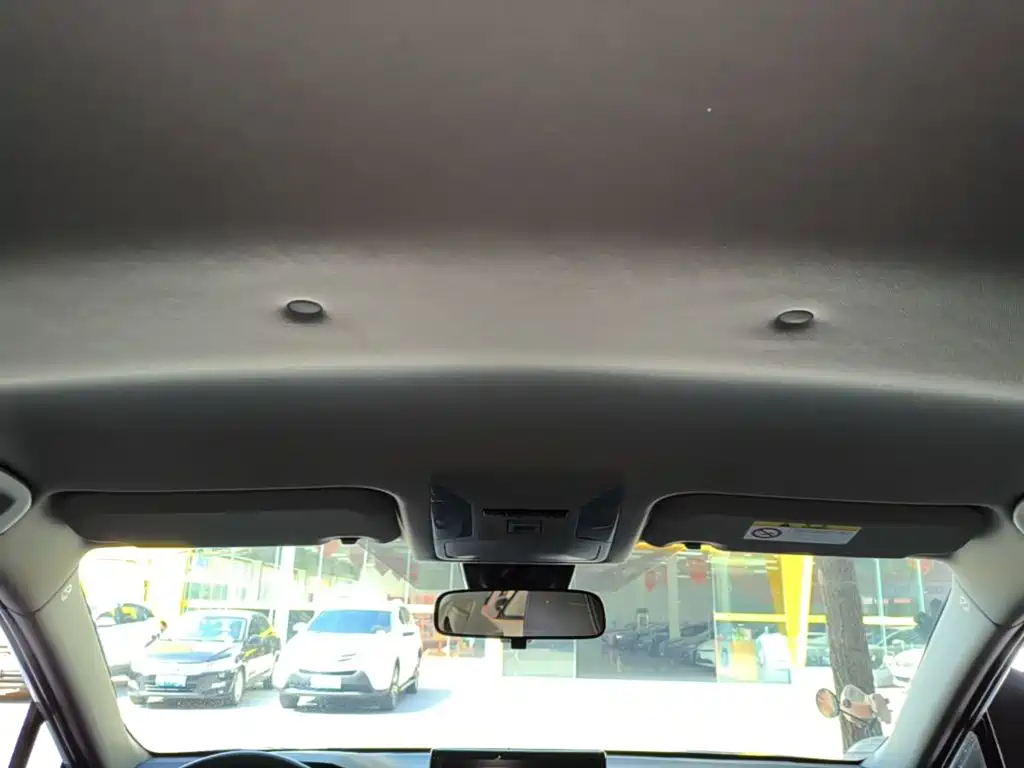Toyota RAV4 — фото 18