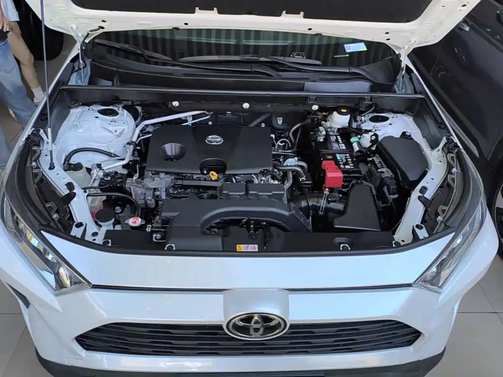 Toyota RAV4 — фото 20