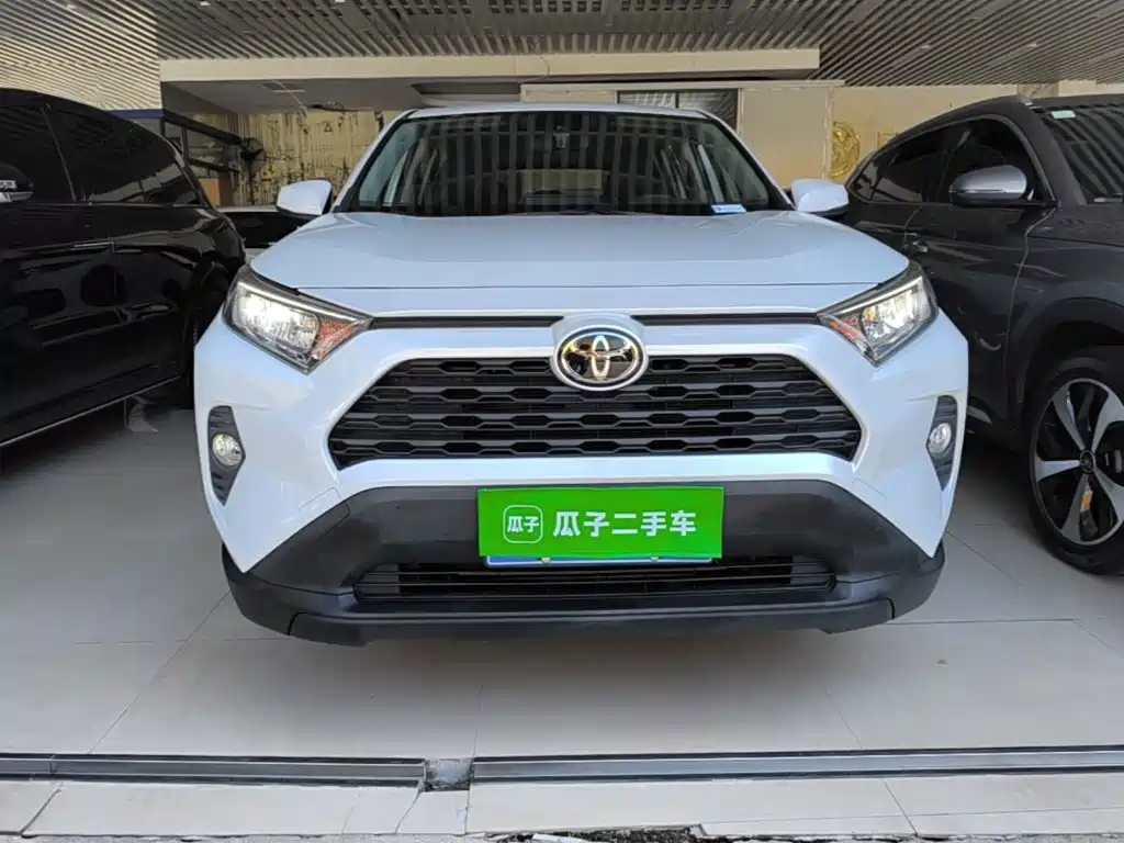 Toyota RAV4 — фото 3