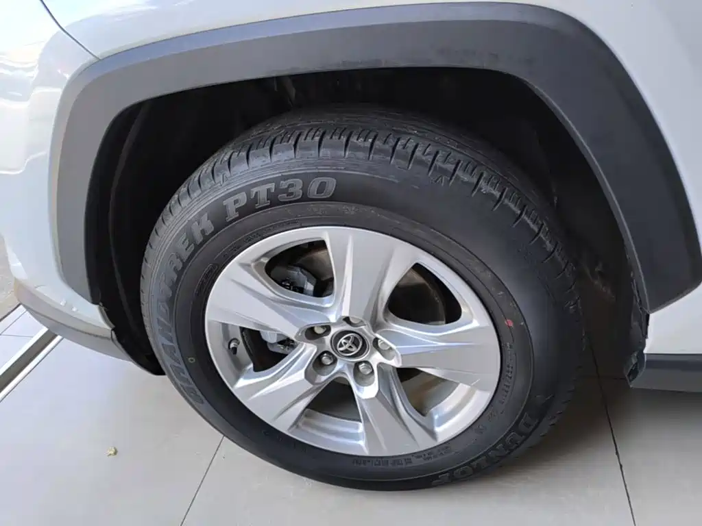 Toyota RAV4 — фото 23